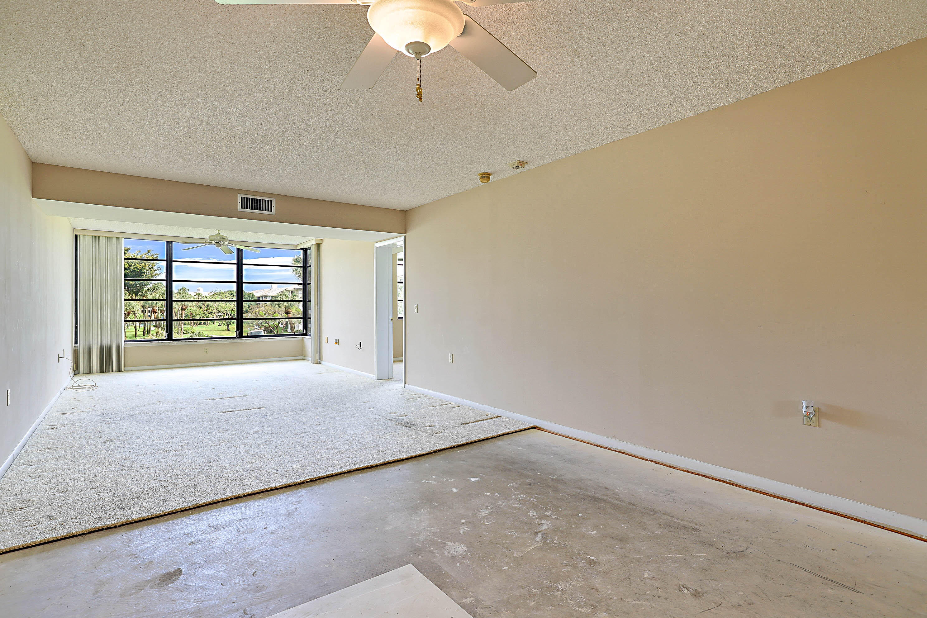 WHITEHALL CONDO OF THE LANDS OF THE PRESIDENT - Residential