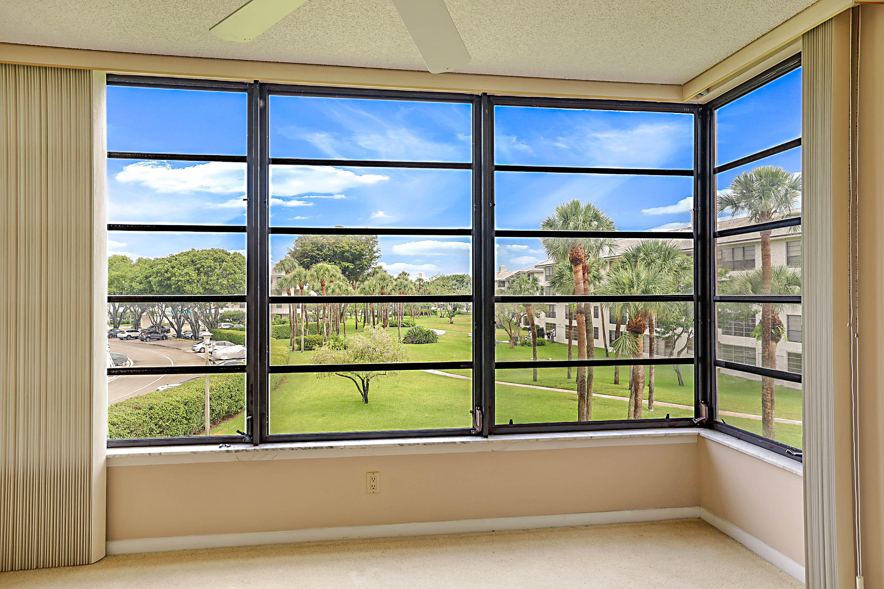 WHITEHALL CONDO OF THE LANDS OF THE PRESIDENT - Residential