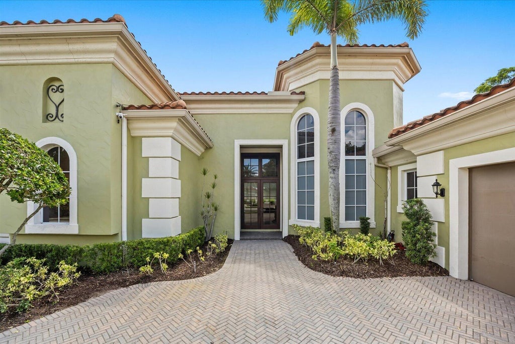 Photo of 117 SE SAN PRIVERNO, Port Saint Lucie, FL 34984 (MLS # B26070405)