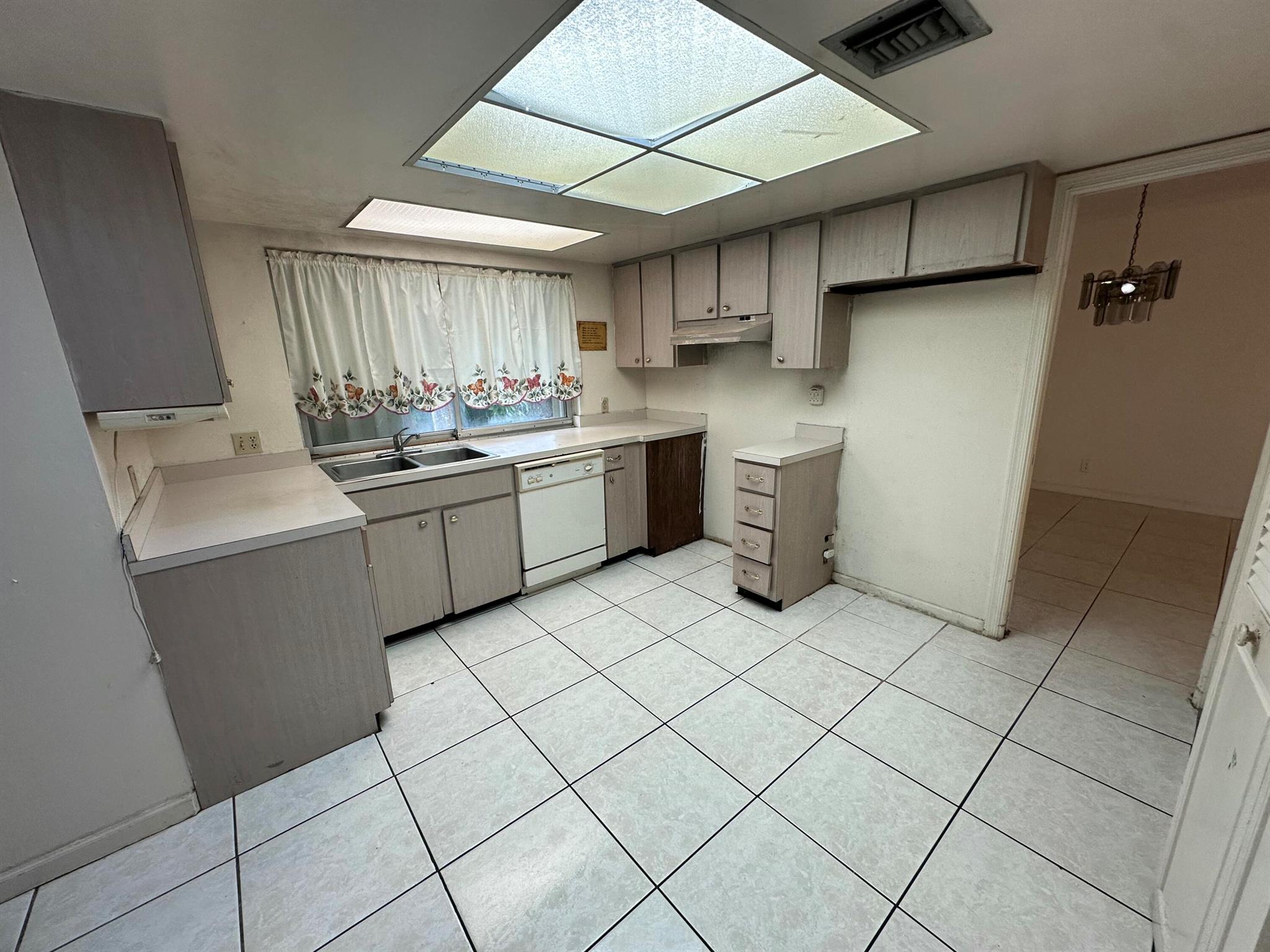 LAKE CLARKE TERR - Residential