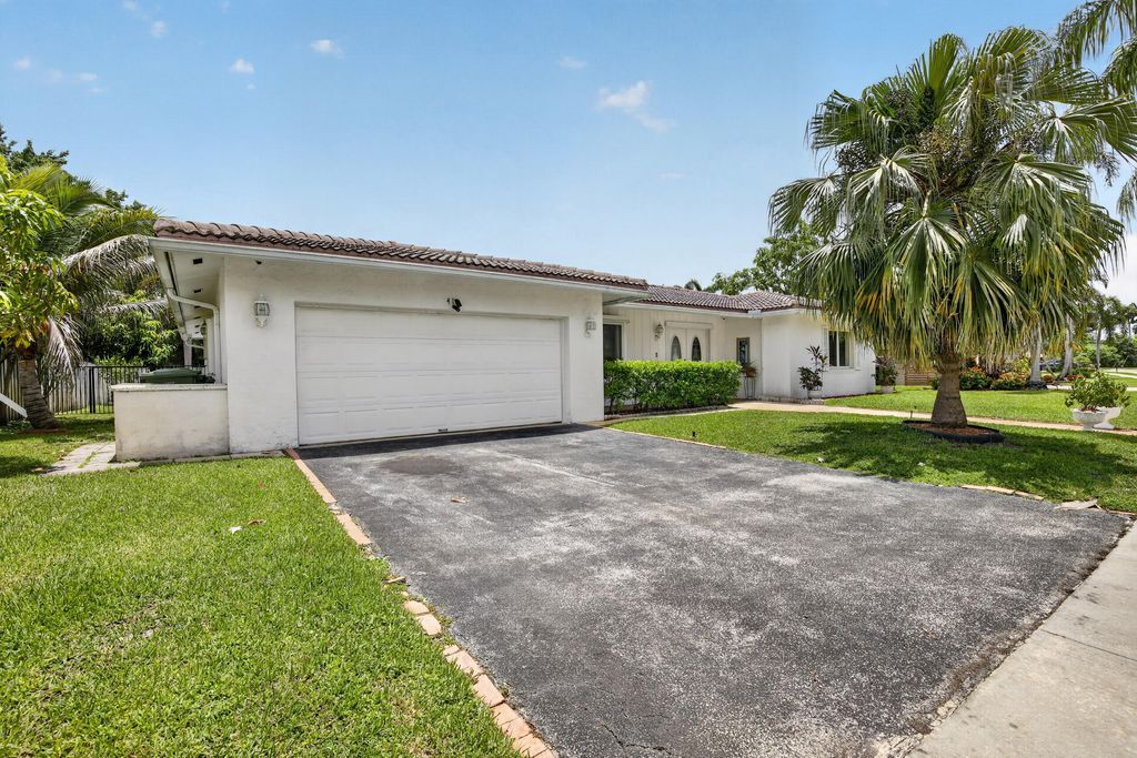 Photo of 410 Bonaventure Boulevard, Weston, FL 33326 (MLS # B26052924)
