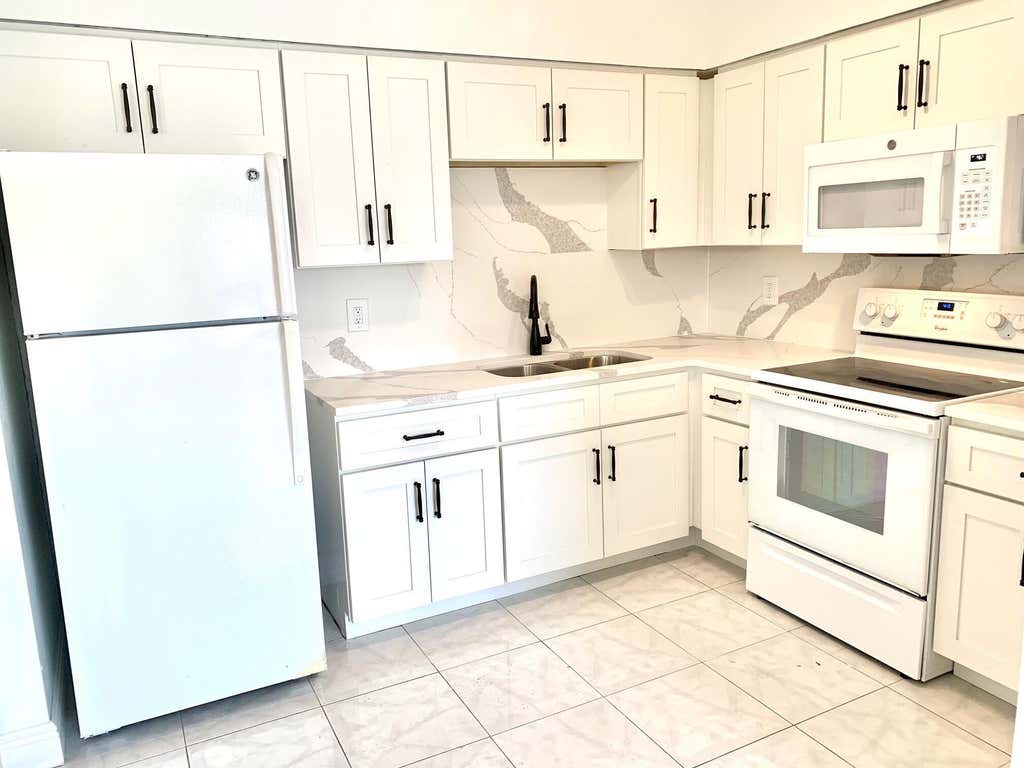 Photo of 260 NW 19th Street #27, Boca Raton, FL 33432 (MLS # B26022663)