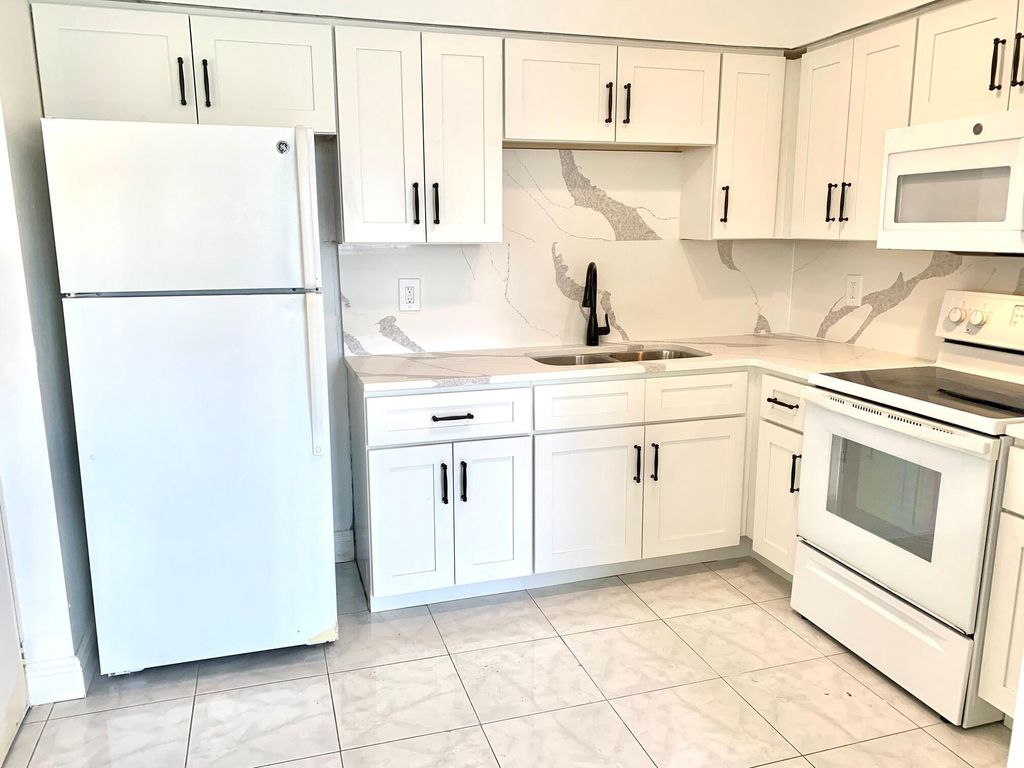 Photo of 260 NW 19th Street #27, Boca Raton, FL 33432 (MLS # B26022663)