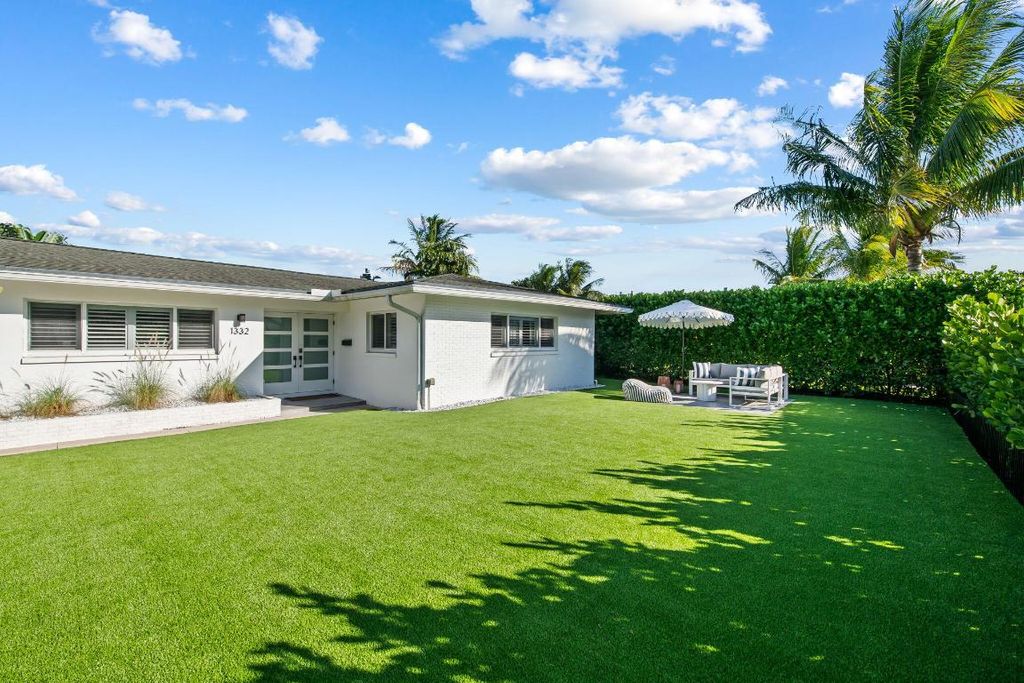 Photo of 1332 SW 9th Avenue, Boca Raton, FL 33486 (MLS # R11153590)