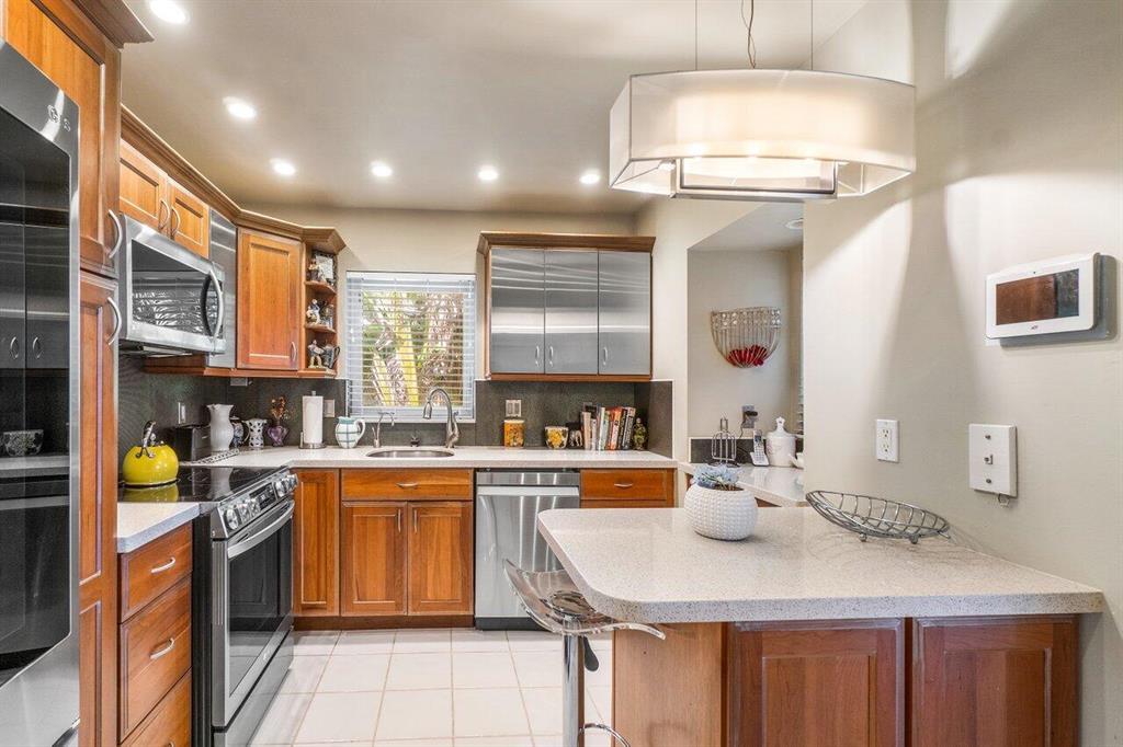 SUN AND SURF CLUB COMMUNI - Residential