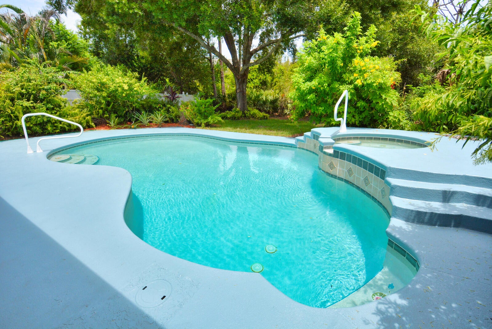 900 NW Waterlily Place
