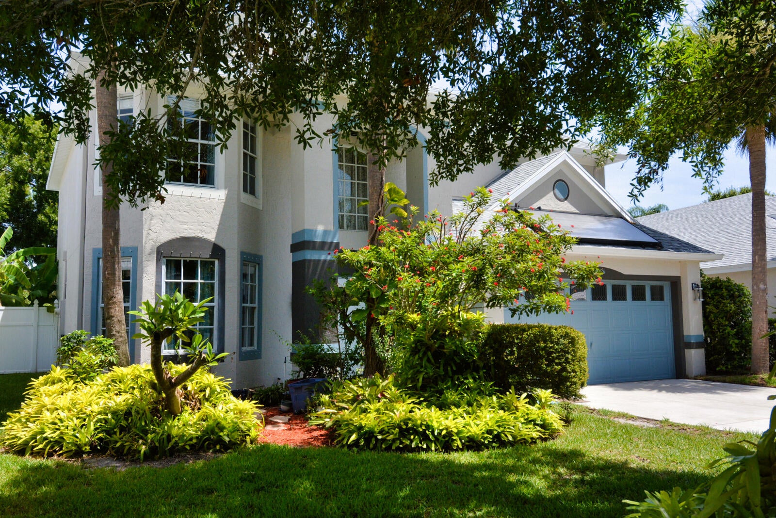 900 NW Waterlily Place