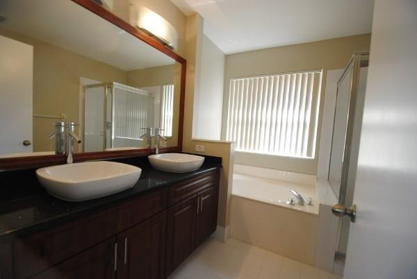 Jacaranda Prcl 547 114-37 - Residential Lease