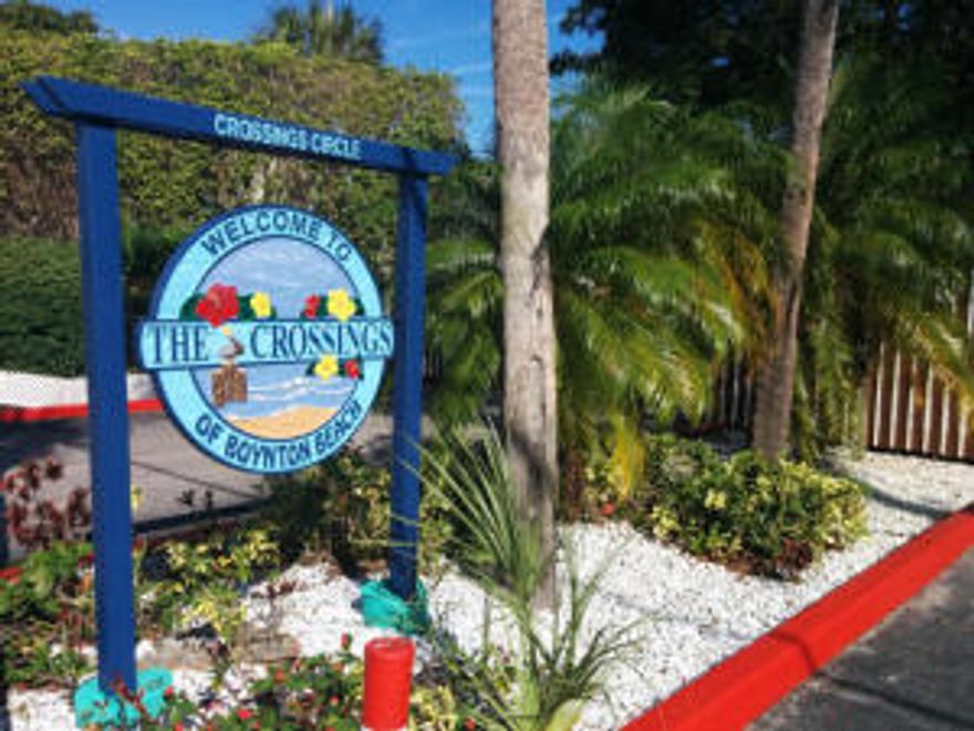 BRIGHT 2/1. THE CROSSINGS EAST BOYTON BEACH LOCATION. CLOSE TO BEACHES AND I-95. BALCONY. UPPER LEVEL UNIT WITH FENCED PATIO ON FIRST FLOOR. HOA requires 650 Credit Score.