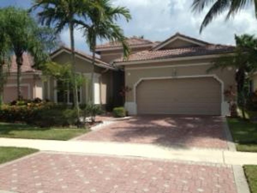 Exquisite Home, Beautifully Maintained Move in Ready. LISTED BELOW MARKET VALUE & Lower Than Comparable Homes in Area. OWNER MOVING VERY MOTIVATED. Great
Open Floor Plan, Neutral Colors. Screened in Patio with Fabulous Garden View. Roman Tub, dual sinks in Master Bath. Double Door Entry into Large Foyer to Master Suite. Trey and Volume 10' to 14'Ceilings. Kitchen has High End SS Appliances. Includes Large French Door Refrigerator. 2 Bedrooms carpeted and Tile Throughout Entire Home. Master Bedroom has His and Hers walk in Closets. 24 Hr. Security. Alarm monitoring included in Maintenance. Prestigious Aberdeen Country Club offers State of the Art Golf Course, Tennis Courts, Fitness Center, Aquatic Resort Style Pool, Entertainment, Restaurants, Gated Community. Club Membership is required