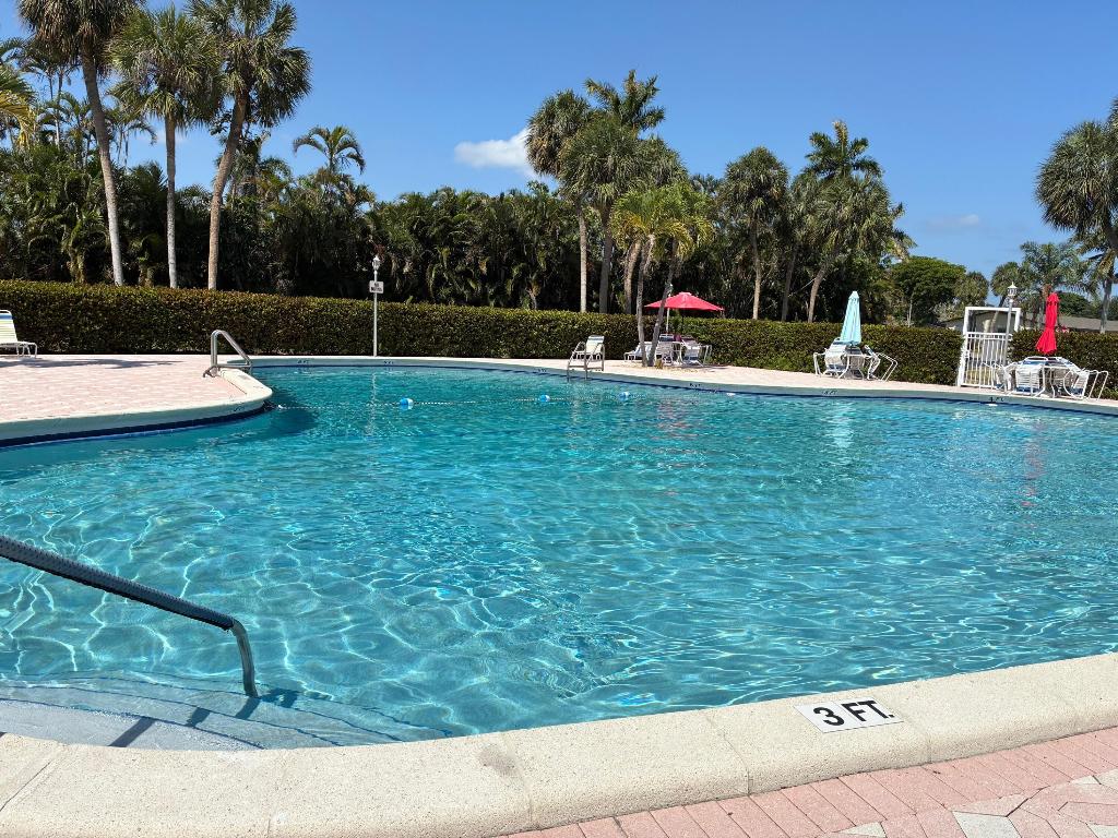 CRESTHAVEN VILLAS 7 CONDO - Residential