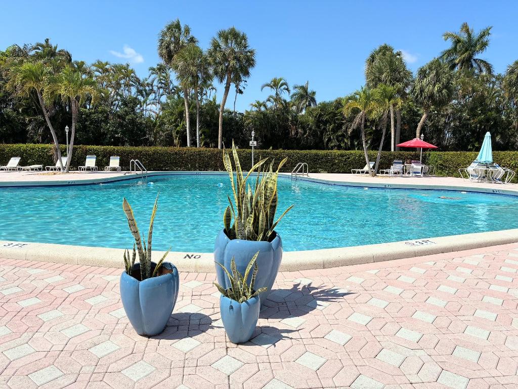 CRESTHAVEN VILLAS 7 CONDO - Residential