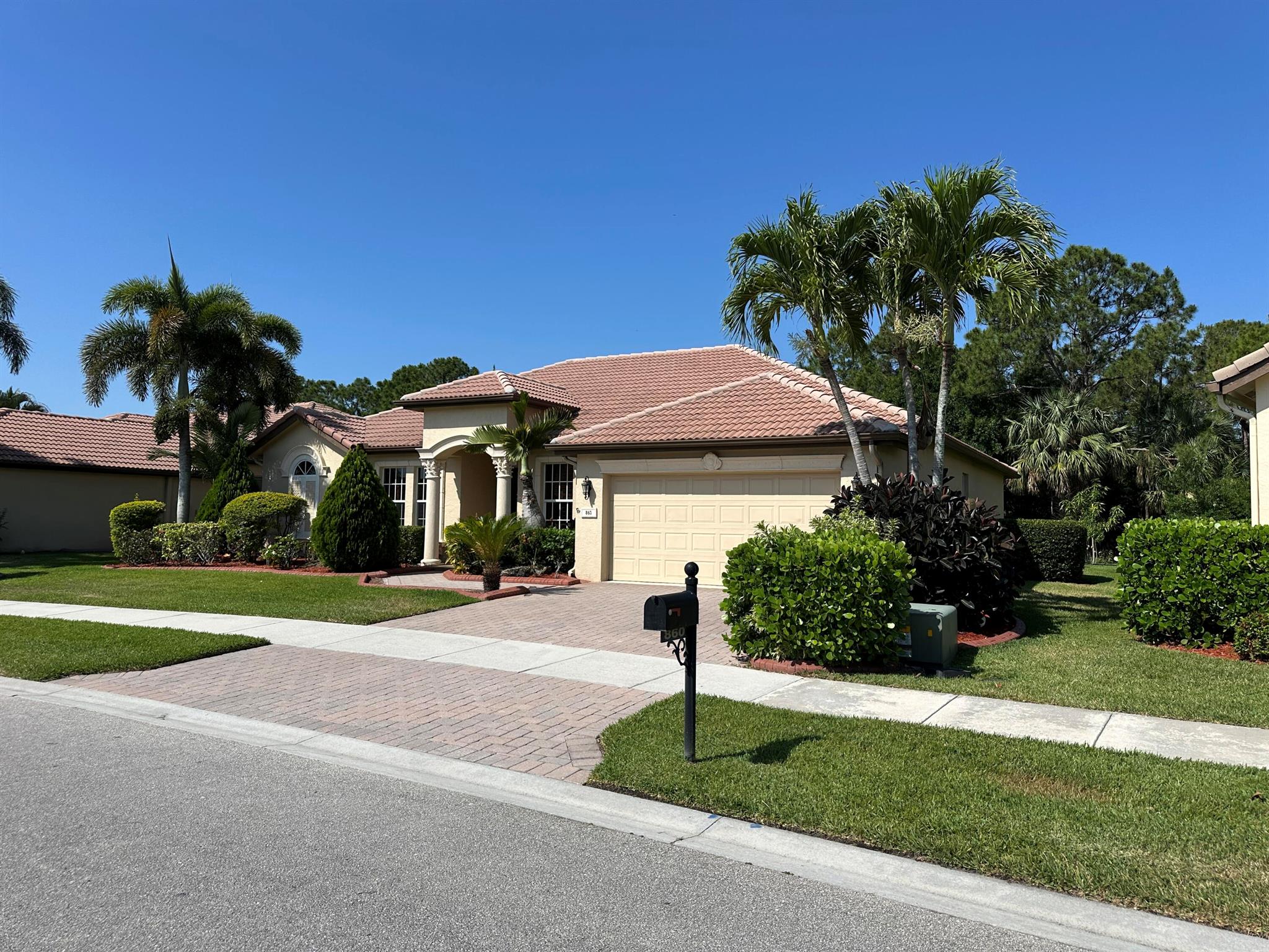 860 SW Grand Reserves Boulevard