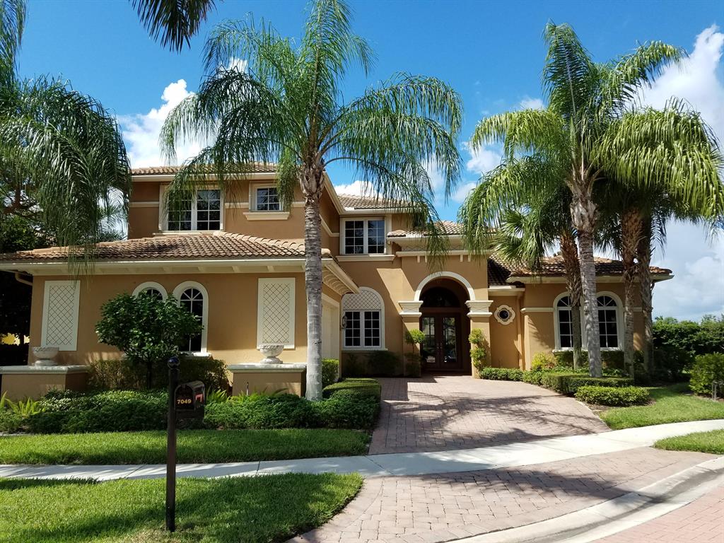 5 bedroom, 4 and 1/2 bath pool home with gorgeous view, fully stocked for a fabulous season at Ibis Golf and Country Club. This home comes with a Signature golf membership, transferable for $975 payable to the Club. Tenants pay utilities except for wifi and basic cable. No smoking, pets on a restricted basis.Applications to POA and HOA $250. Exit cleaning fee $250. Renter's insurance required.Not available Jan -Mar 31, 2020.