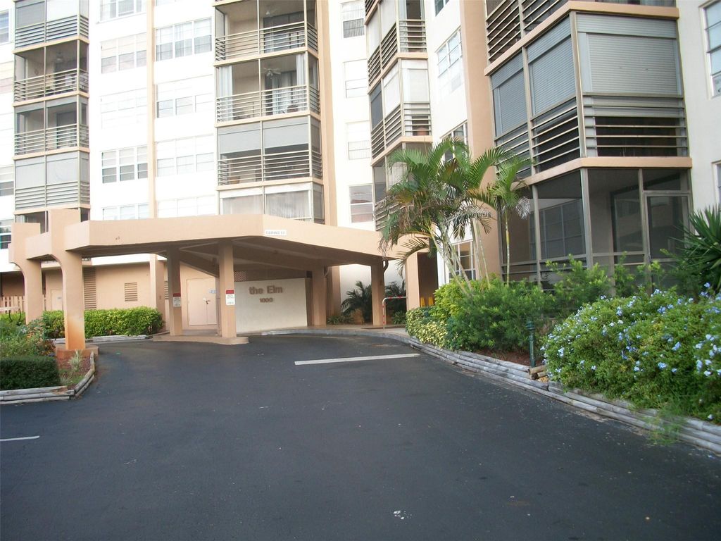 Photo of 1000 Saint Charles Place #622, Pembroke Pines, FL 33026 (MLS # F10440736)