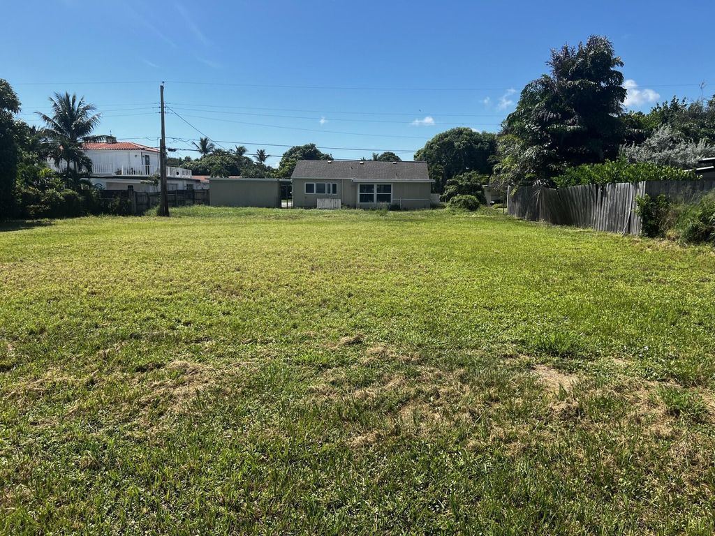 Photo of 366 Alhambra Place, West Palm Beach, FL 33405 (MLS # R11099234)