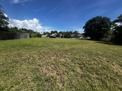 366 Alhambra Place West Palm Beach FL 33405