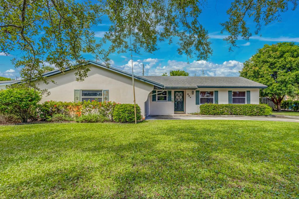 Photo of 804 Fairhaven Drive, North Palm Beach, FL 33408 (MLS # R10910149)