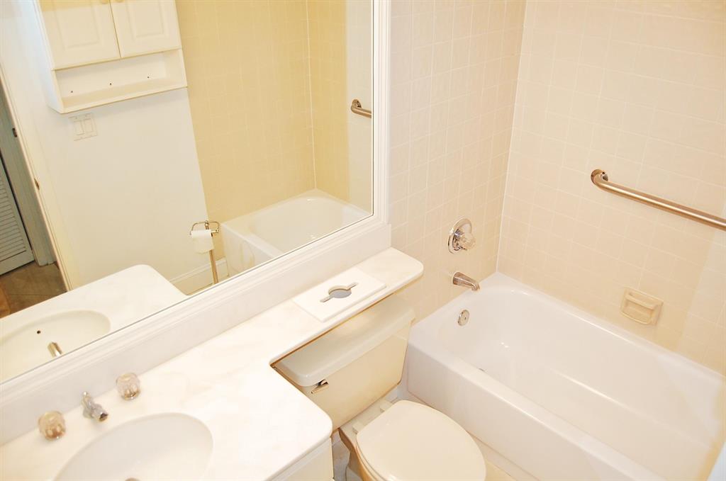 GOLF VILLAS - Residential