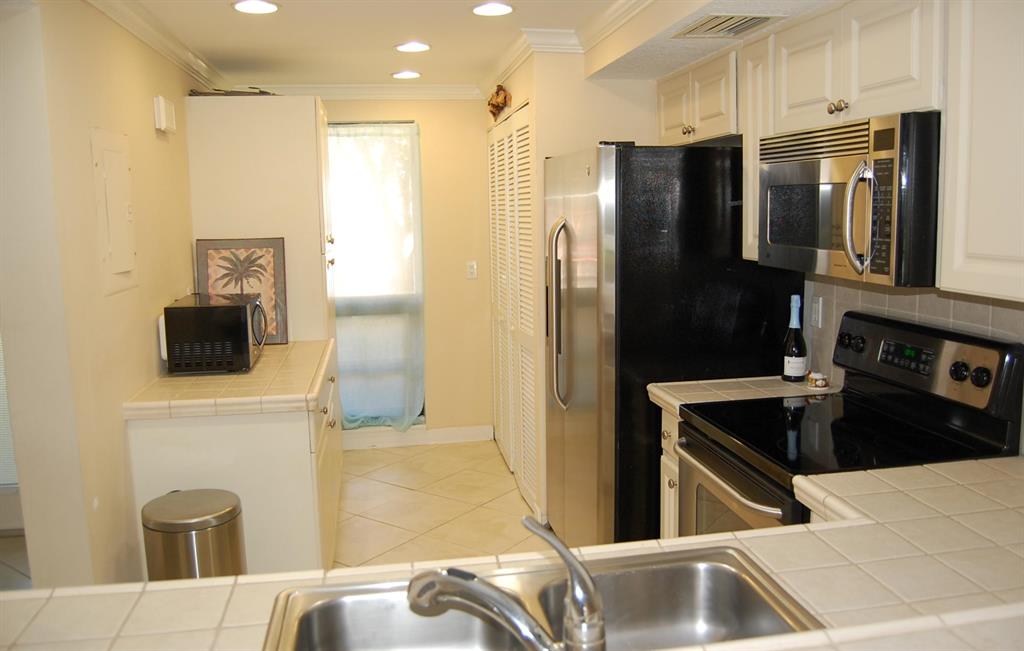 GOLF VILLAS - Residential