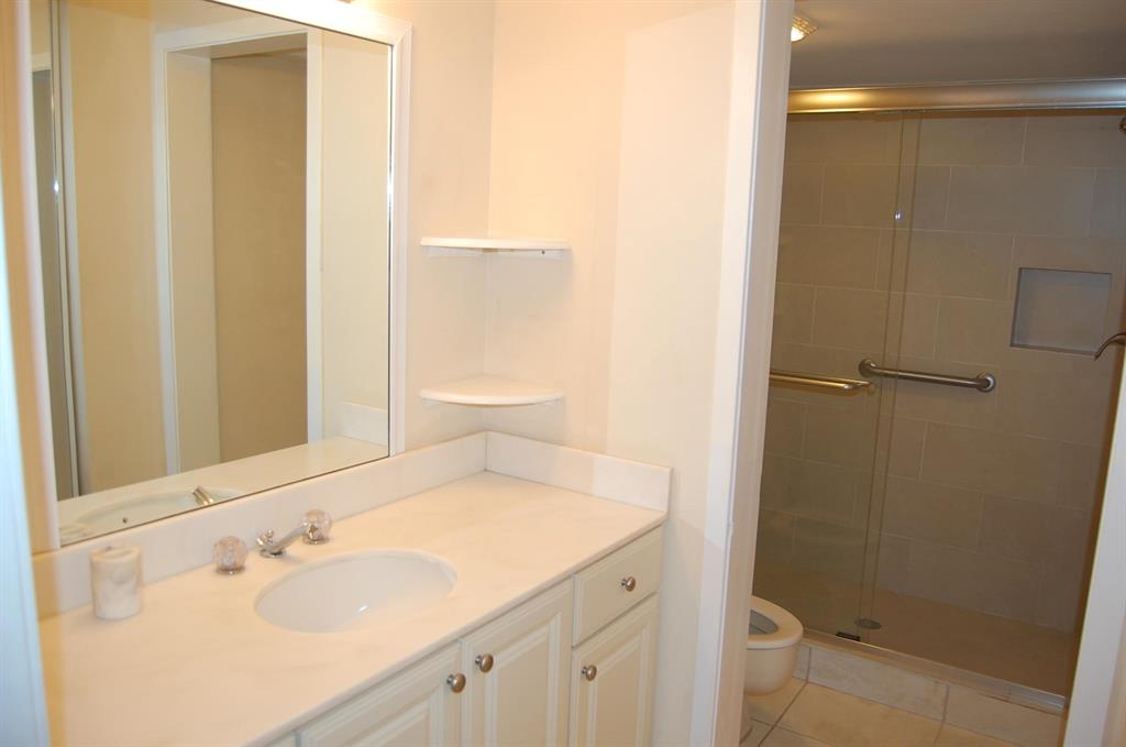 GOLF VILLAS - Residential