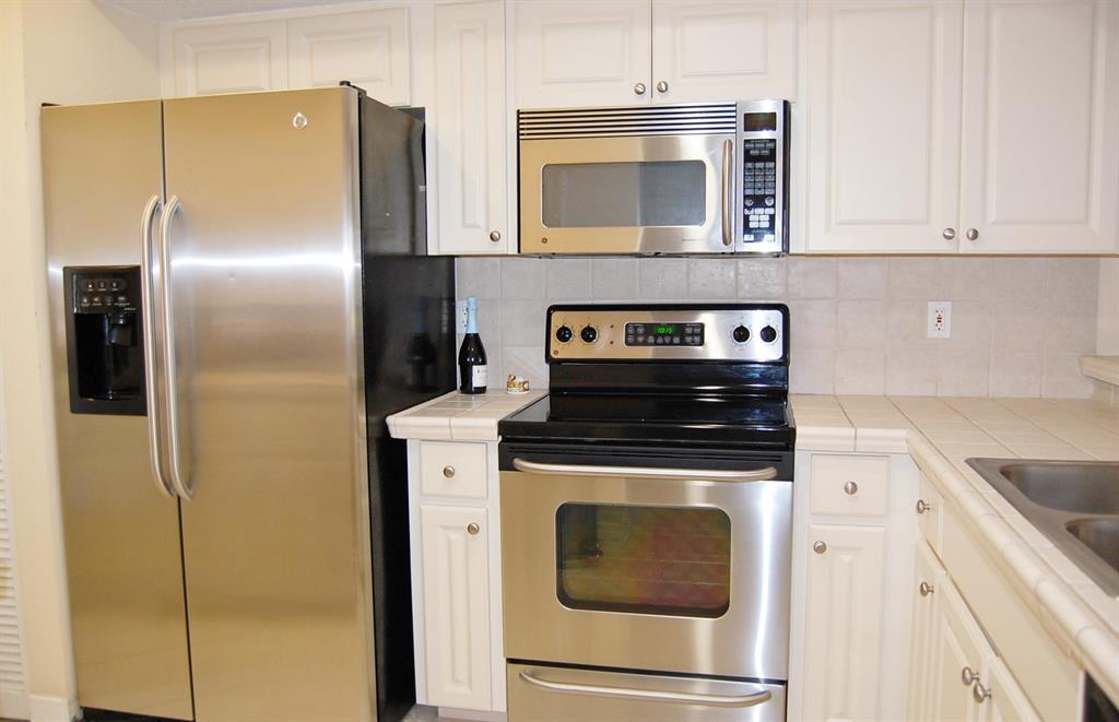 GOLF VILLAS - Residential