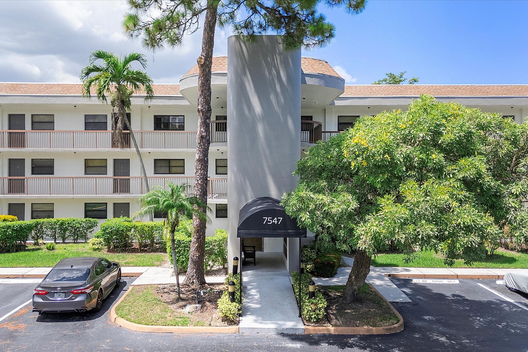 Located in the sought-after gated community of Bonaire at Woodmont, this beautifully updated 2-bedroom, 2-bathroom unit is move-in ready and perfect for pet lovers. Featuring tile flooring throughout, fresh neutral tones, and abundant natural light, the space is both stylish and welcoming. Enjoy a BRAND NEW A/C, fully renovated bathrooms, new blinds, 2024 water heater, and all-new Samsung appliances, including washer and dryer. Ample storage adds to the convenience. The community offers resort-style amenities including pools, spa, tennis courts, fitness space, and a clubhouse. Escrow held and refunded per association policy. Prime location near shopping and dining.