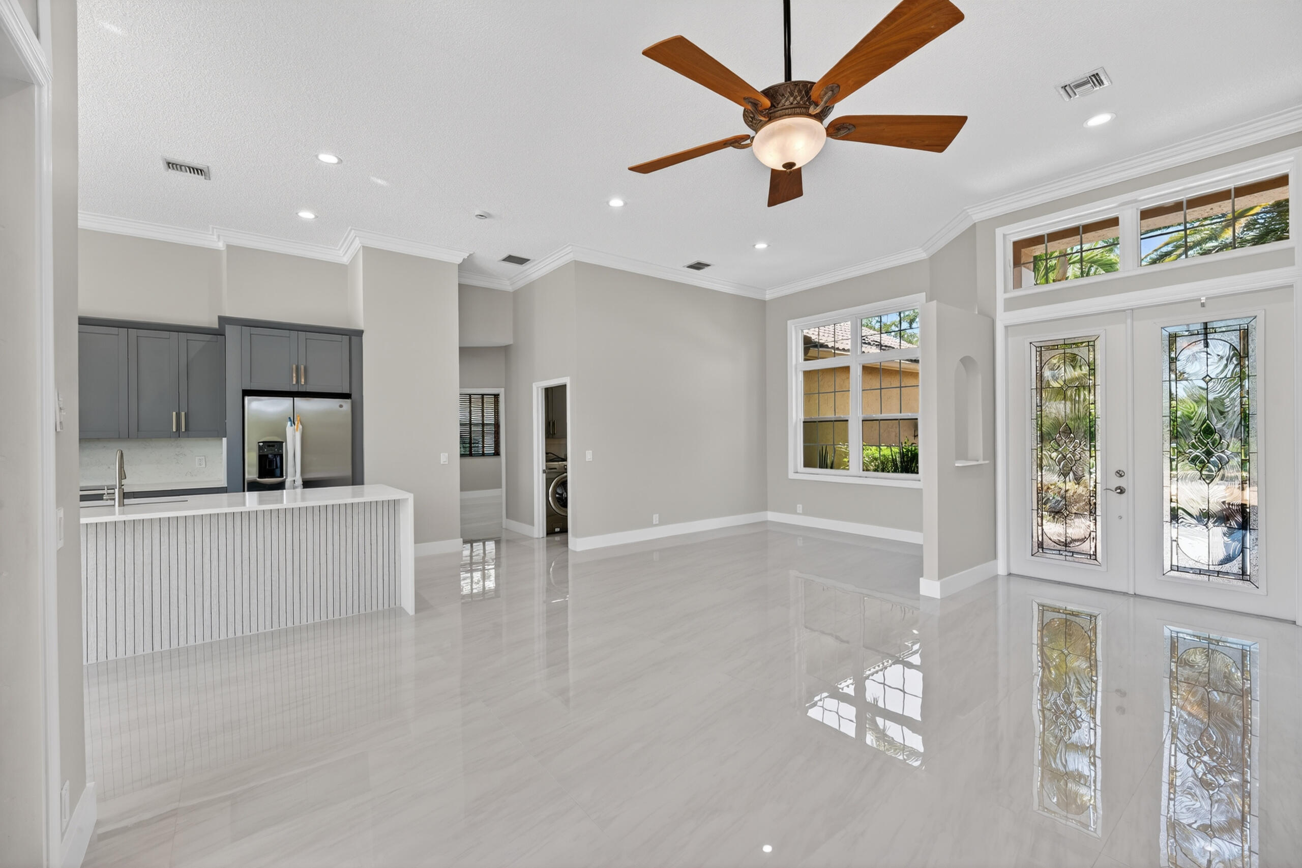3043 Lakewood Drive