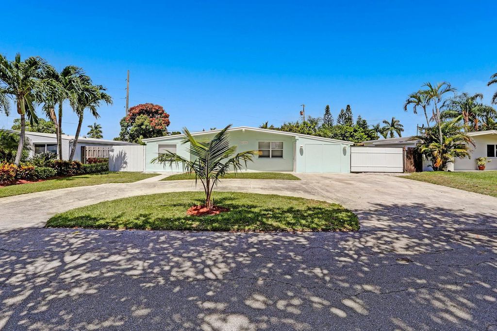 Photo of 319 Glen Arbor Terrace, Boynton Beach, FL 33426 (MLS # R10945574)