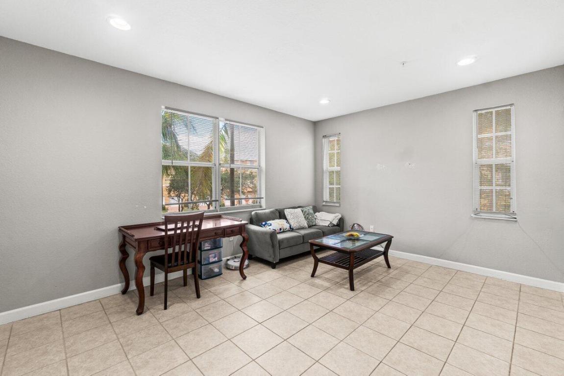 SHOMA TOWNHOMES AT ROYAL PALM BEACH CONDOMINIUM - Residential