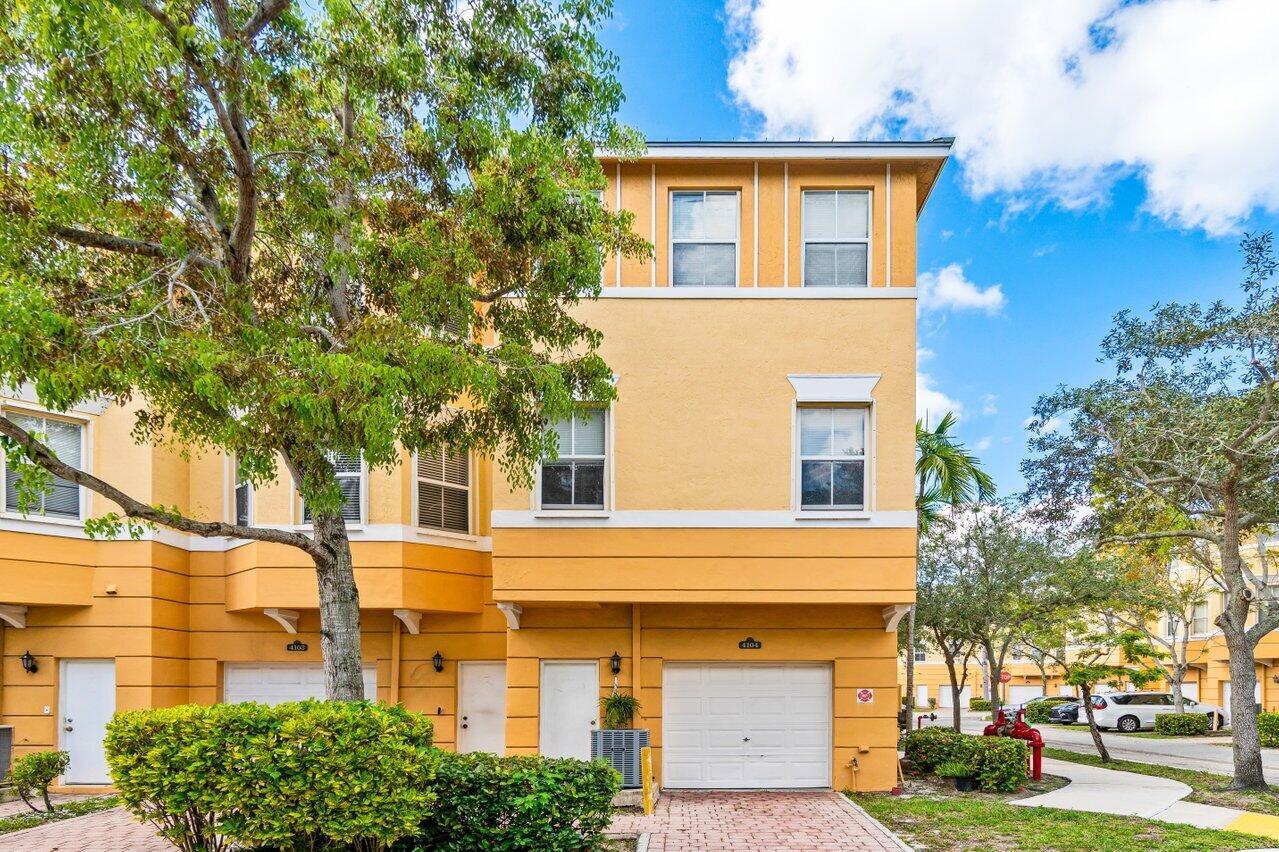 SHOMA TOWNHOMES AT ROYAL - Residential