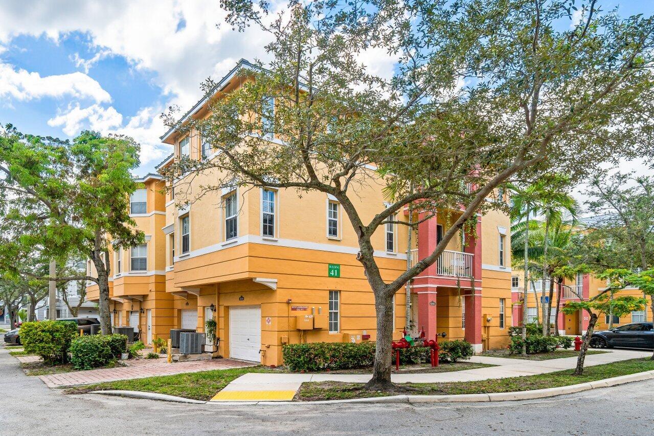 SHOMA TOWNHOMES AT ROYAL - Residential