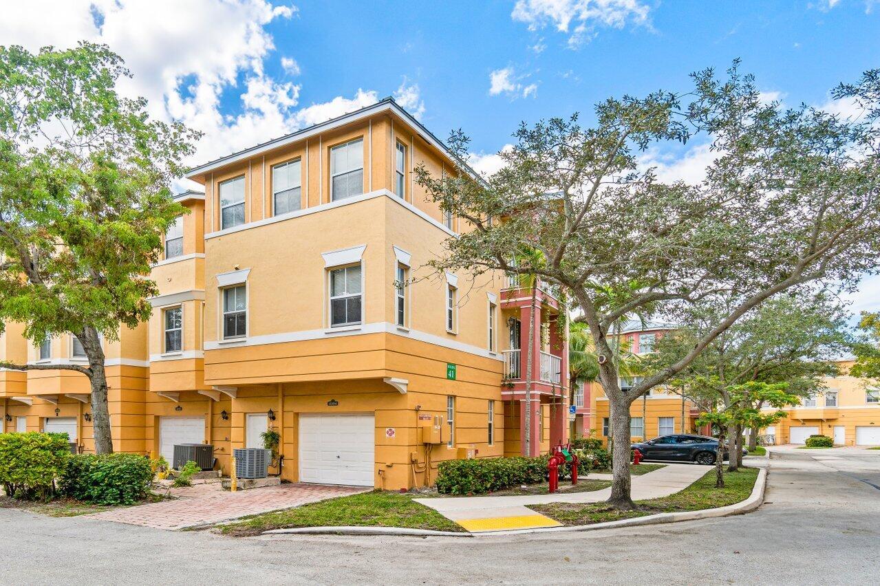 SHOMA TOWNHOMES AT ROYAL - Residential