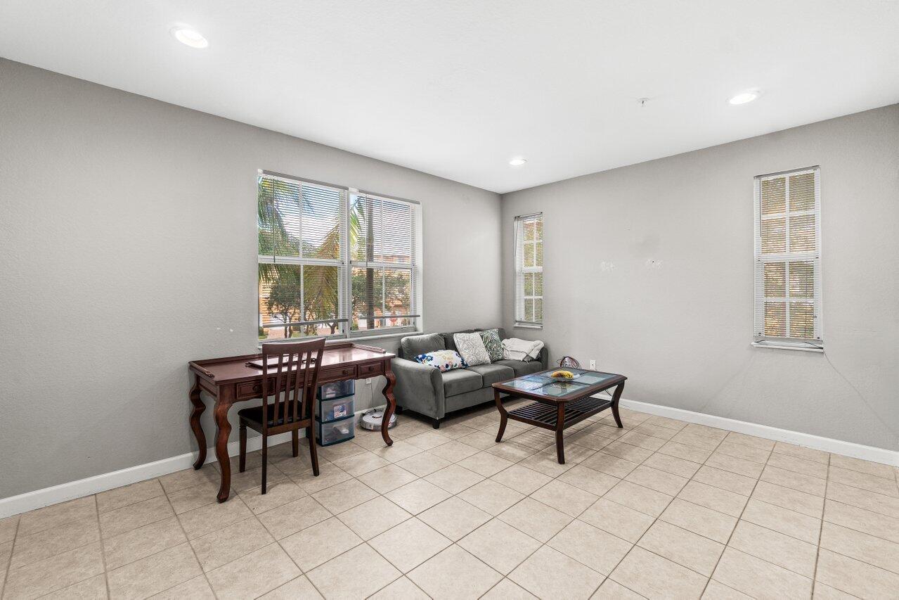 SHOMA TOWNHOMES AT ROYAL - Residential