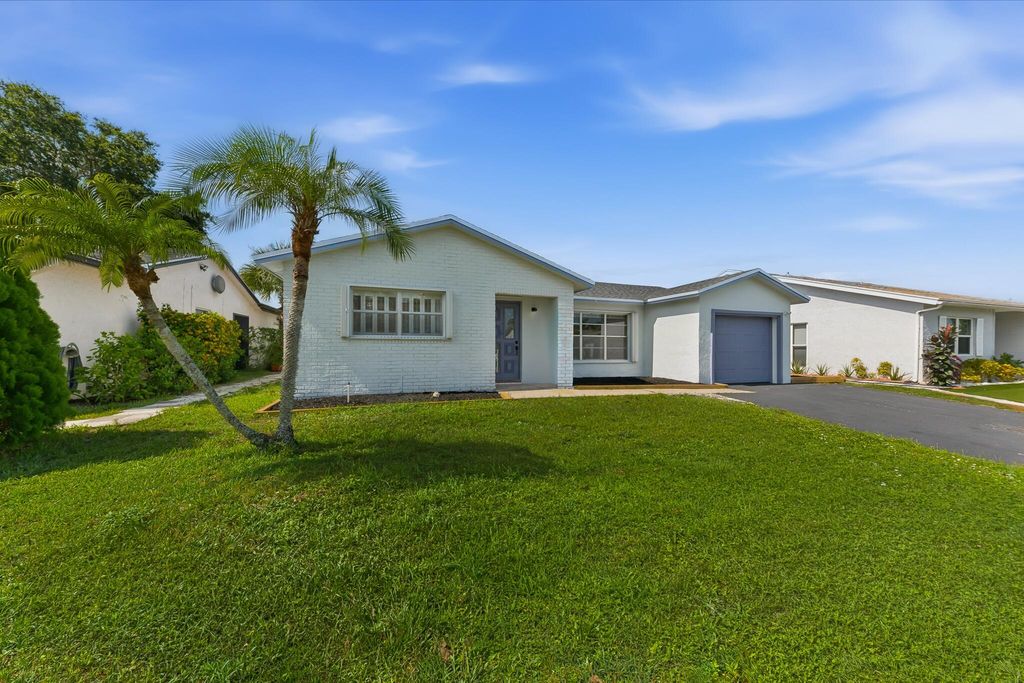 Photo of 7198 E Pine Forest Cir Circle E, Lake Worth, FL 33467 (MLS # B26044350)
