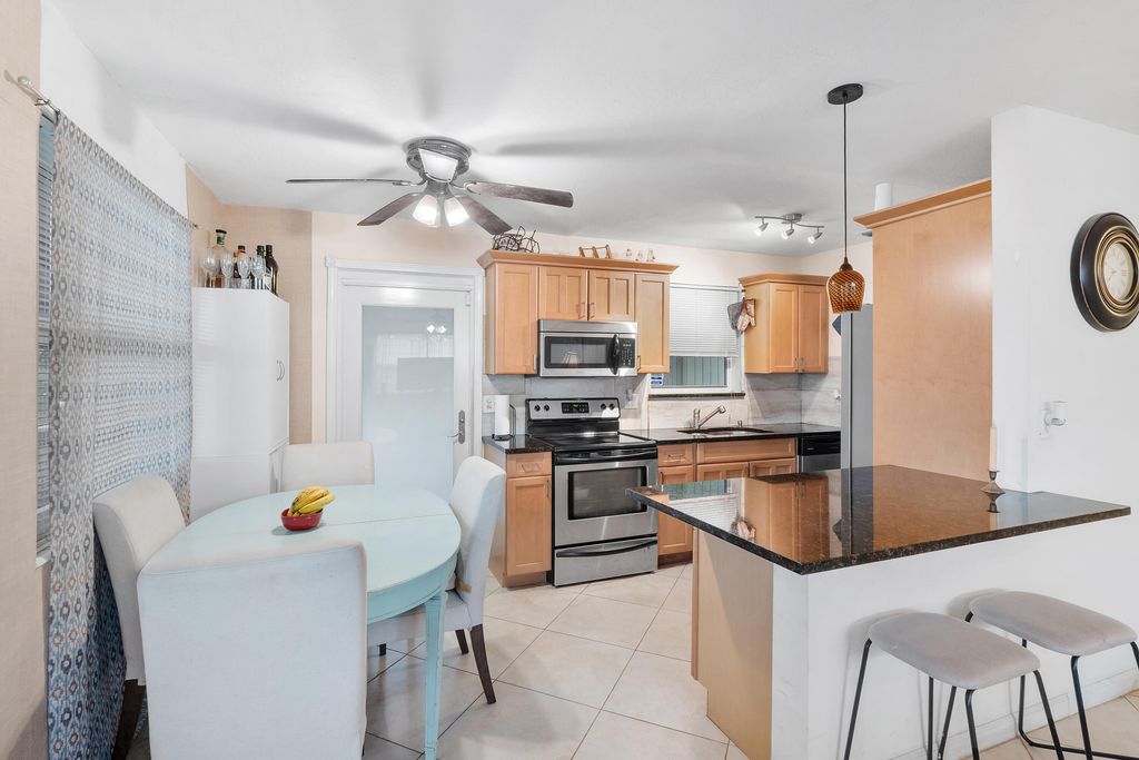 Photo of 111 NE 57th Street, Oakland Park, FL 33334 (MLS # B26020234)