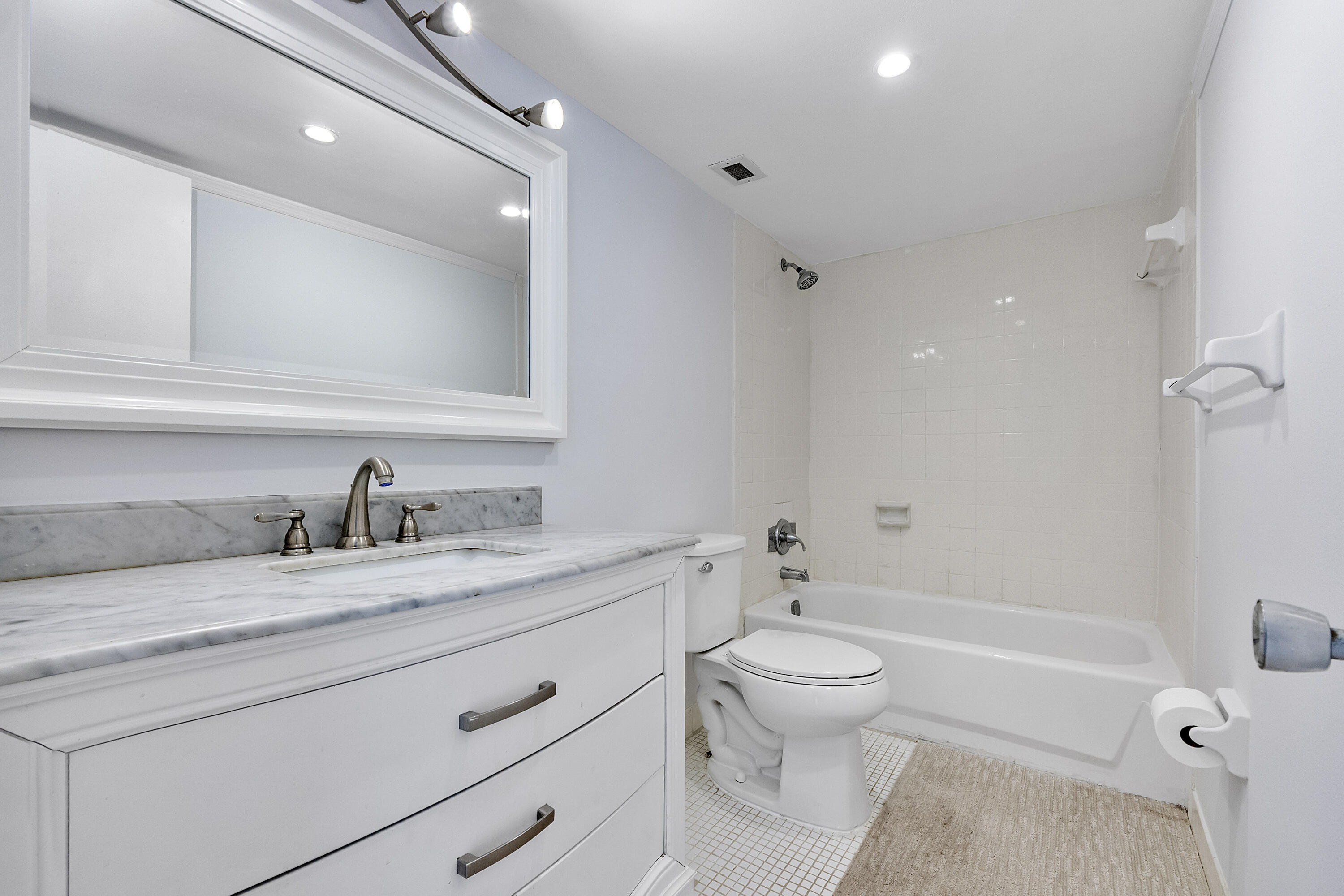 PATRICIAN CONDO - Residential Lease