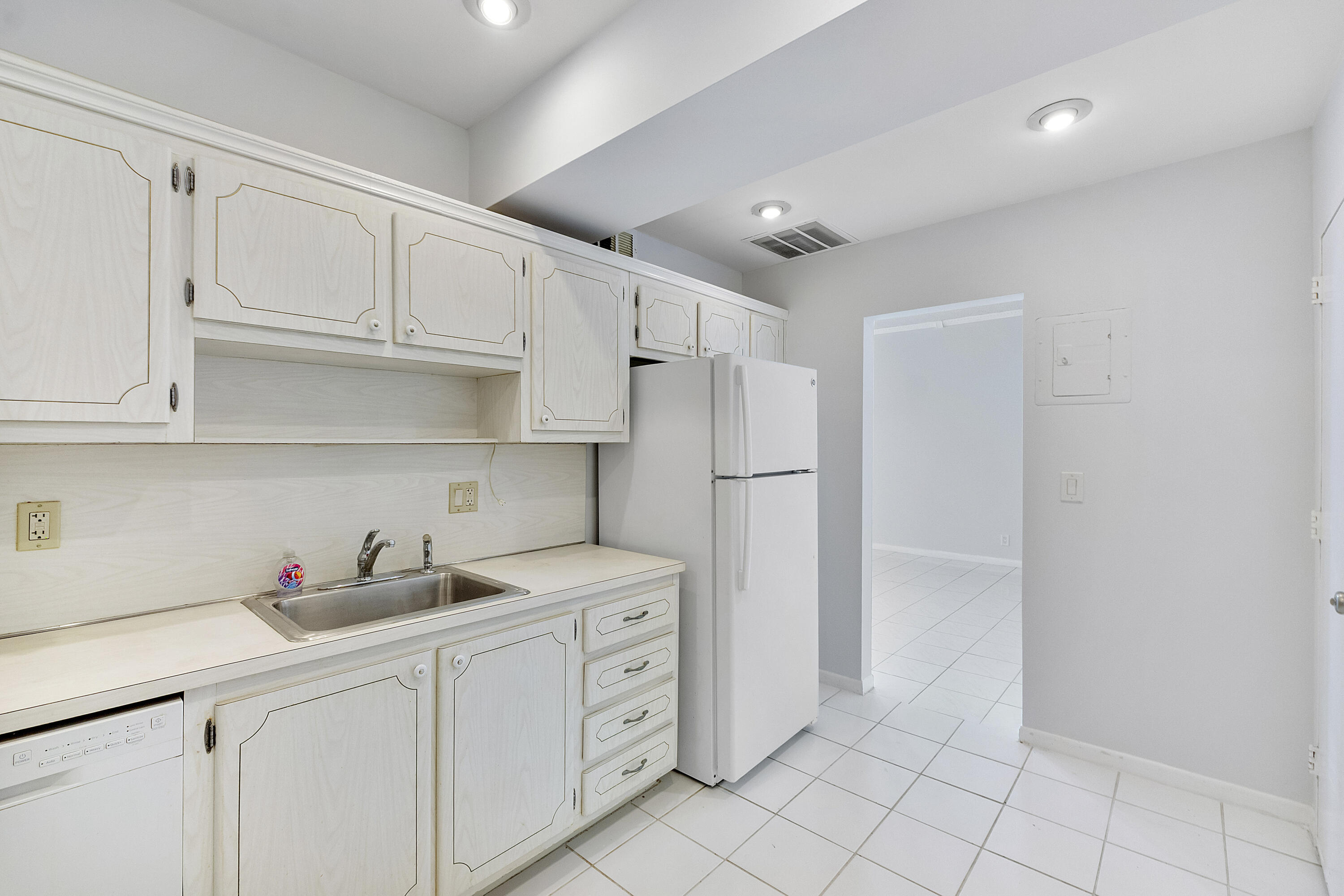 PATRICIAN CONDO - Residential Lease
