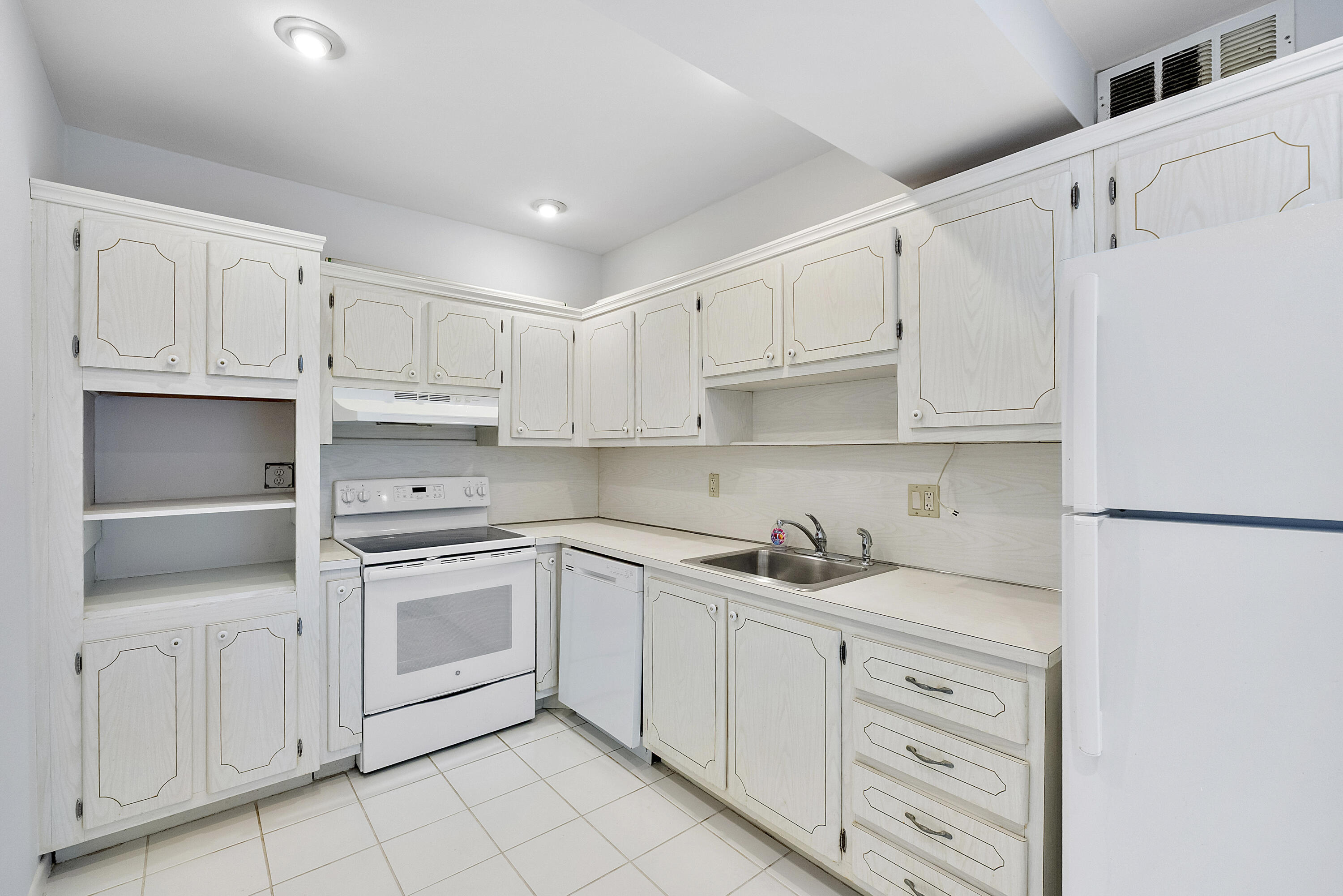 PATRICIAN CONDO - Residential Lease