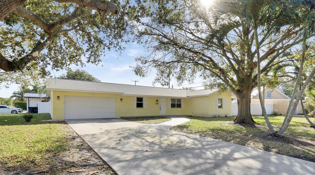 Photo of 678 Riverside Drive, Palm Beach Gardens, FL 33410 (MLS # R11049614)