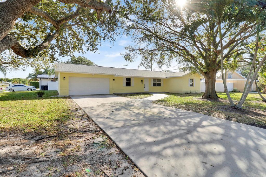 Photo of 678 Riverside Drive, Palm Beach Gardens, FL 33410 (MLS # R11049614)