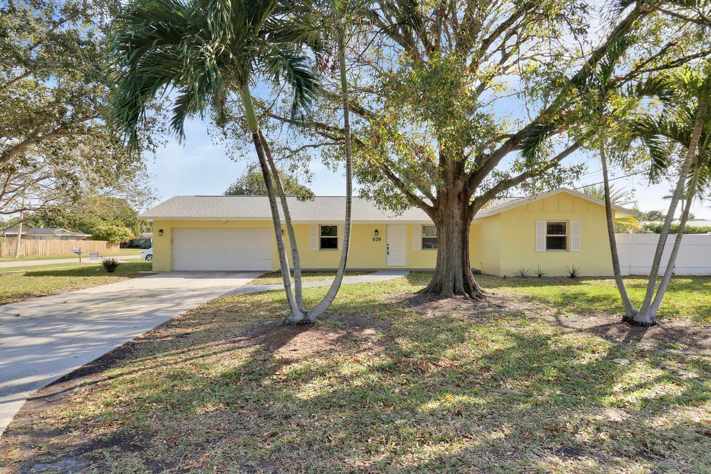 Photo of 678 Riverside Drive, Palm Beach Gardens, FL 33410 (MLS # R11049614)