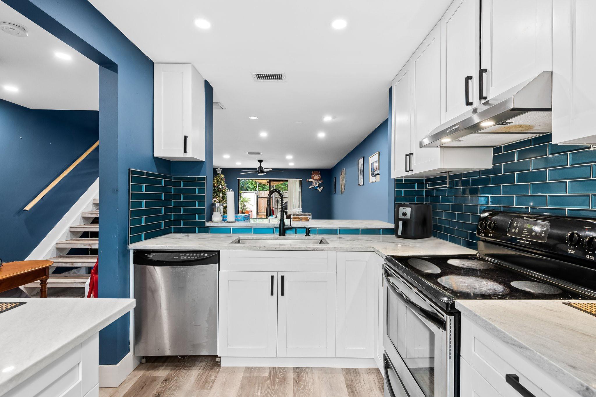 3082 S Oakland Forest Dr