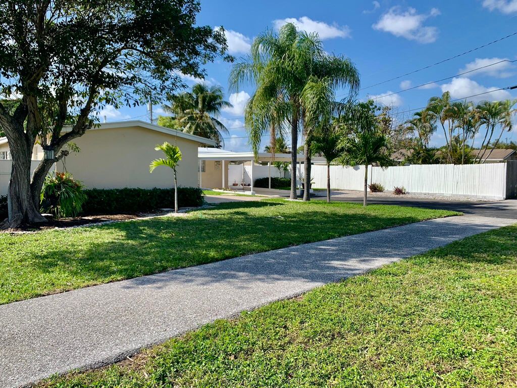 Photo of 1079 S Florida Mango Road, West Palm Beach, FL 33406 (MLS # R10778638)