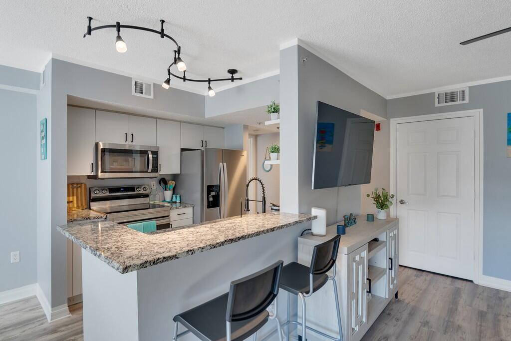 LAGUNA OF VERO BEACH - Residential Lease