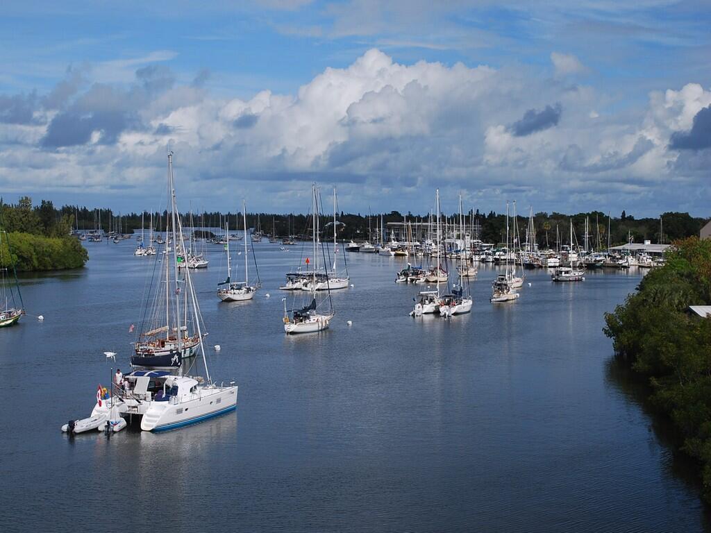 LAGUNA OF VERO BEACH - Residential Lease