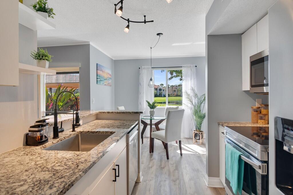 LAGUNA OF VERO BEACH - Residential Lease