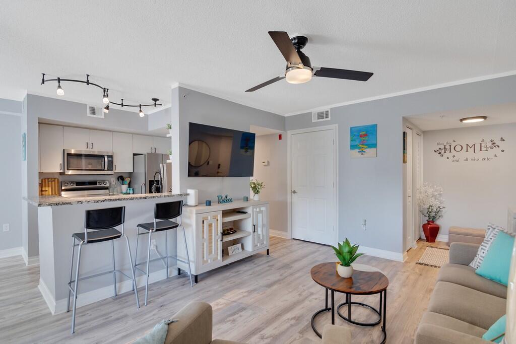 LAGUNA OF VERO BEACH - Residential Lease