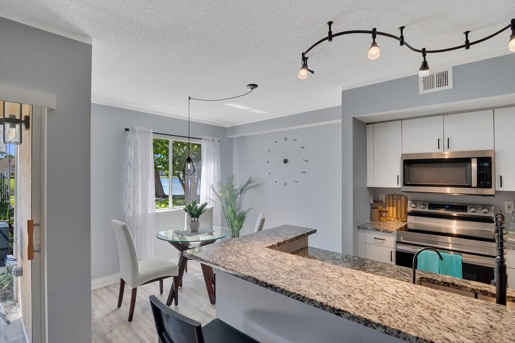 LAGUNA OF VERO BEACH - Residential Lease