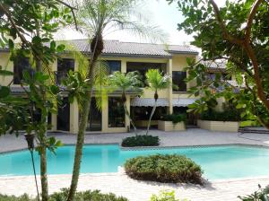 MAIDSTONE 1 OF PALM BEACH - Residential